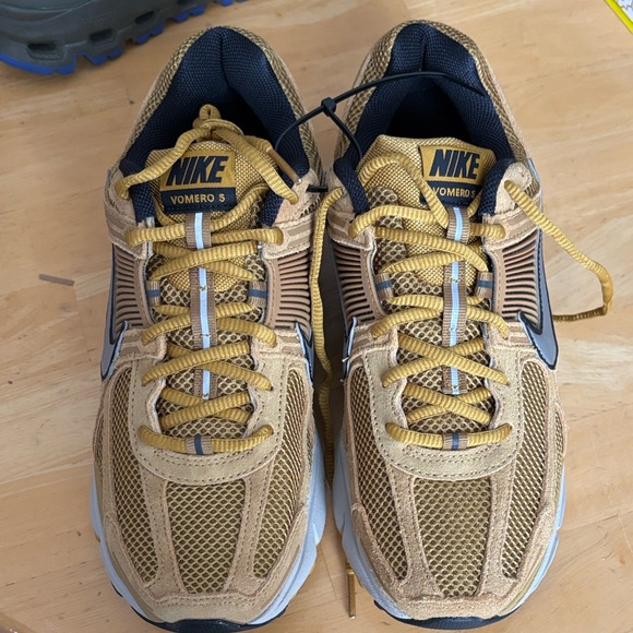 Nike vomero 5 
Men’s size 8 - Picture 4 of 7
